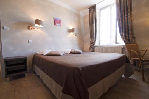 Ein Bett oder Betten in einem Zimmer der Unterkunft Logis La Résidence