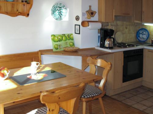 Η κουζίνα ή μικρή κουζίνα στο Apartment Kunzhof-5 by Interhome