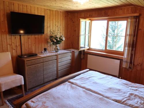 Holiday Home Chalet Bergnest by Interhomeにあるベッド