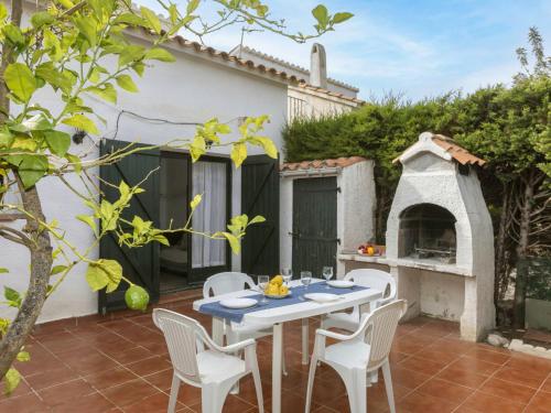Patio nebo venkovní prostory v ubytování Holiday Home Villa Casalot VI by Interhome