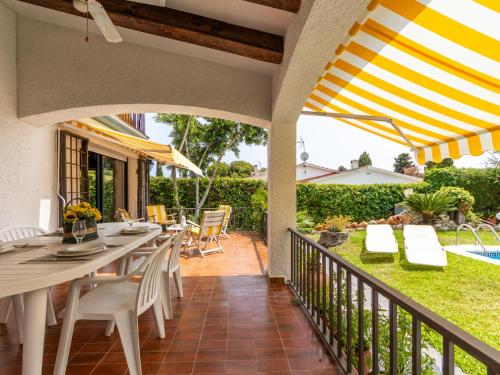 a patio with a table and chairs on a balcony at Holiday Home El Garrofer by Interhome in Comarruga