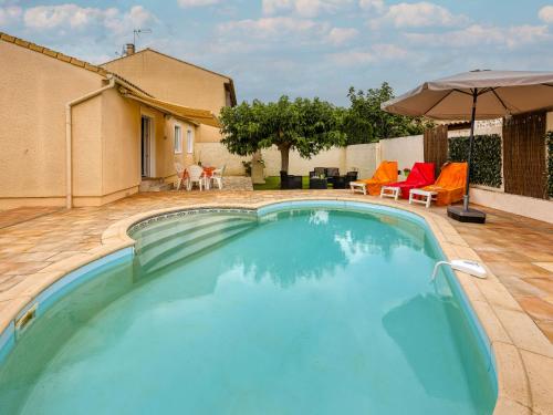 una piscina en el patio trasero de una casa en Holiday Home La Voie Romaine by Interhome, en Sauvian