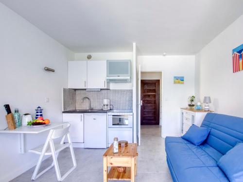 Η κουζίνα ή μικρή κουζίνα στο Studio Le Mas de la Mer by Interhome