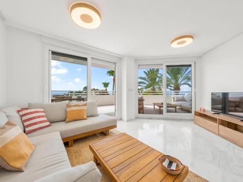 Et tv og/eller underholdning på Apartment Panorama-1 by Interhome