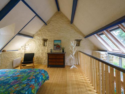 Ένα ή περισσότερα κρεβάτια σε δωμάτιο στο Holiday Home La Torche by Interhome