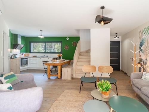 Kuchyň nebo kuchyňský kout v ubytování Holiday Home Ocean forest by Interhome