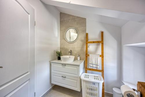 a bathroom with a sink and a mirror at Casa Darel with Whirlpool in Vižinada