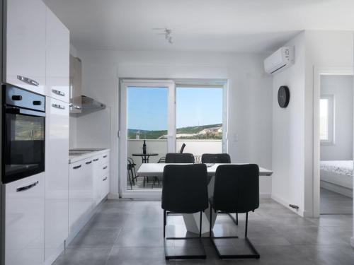 Kuchyň nebo kuchyňský kout v ubytování Apartment Franka by Interhome