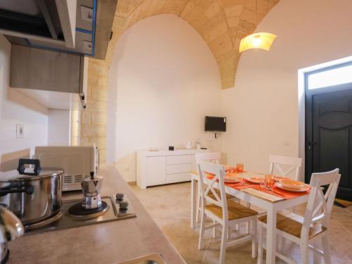 Η κουζίνα ή μικρή κουζίνα στο Apartment Spicchi di Salento - Arancio by Interhome