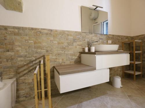 Ένα μπάνιο στο Apartment Spicchi di Salento - Arancio by Interhome