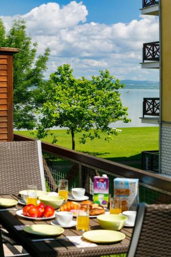 Makanan di atau berdekatan apartmen