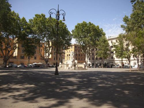 Apartment Testaccio Piramide by Interhome