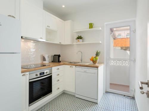 Apartment Dona Meia Praia by Interhome