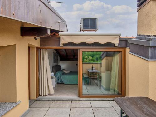 Un balcón o terraza de Apartment Azalea by Interhome