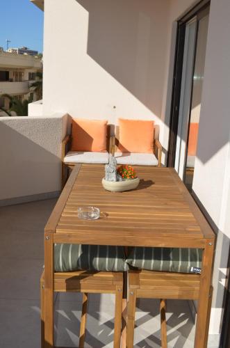 Modern 2BR Apartment Private Parking Walk to Dona Ana Beach & Lagos Old Town