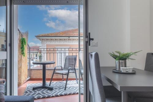 a room with a balcony with a table and a chair at Residence Velò - Bike & Family in Giulianova