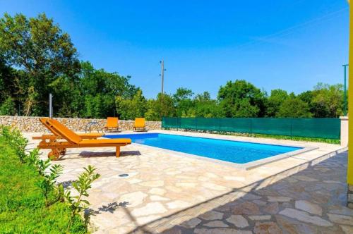 Kolam renang di atau dekat dengan Holiday Home Mendula