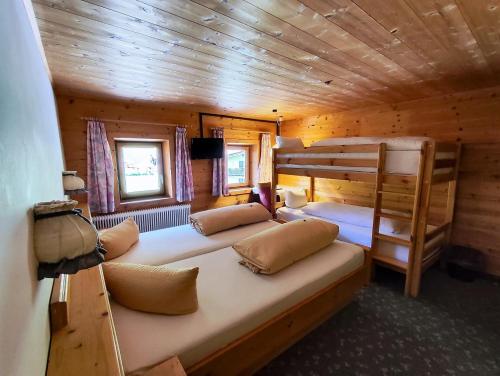 Postel nebo postele na pokoji v ubytování Gasthaus Mitterjager