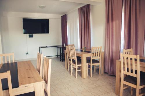 TV/trung tâm giải trí tại Pensiunea La nenea Iancu