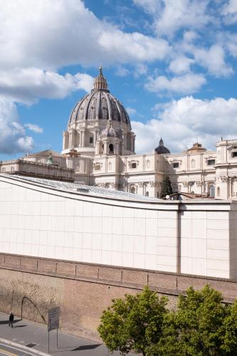 New apartment with amazing view of S Peter's Dome