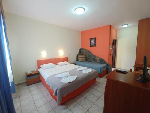 Una cama o camas en una habitación de Porto Vistonis