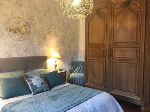 Ένα ή περισσότερα κρεβάτια σε δωμάτιο στο Le Clos de la Belle Loge Location de studio
