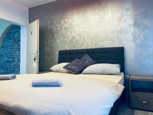 Postel nebo postele na pokoji v ubytování Apartmani Kotor Varoš