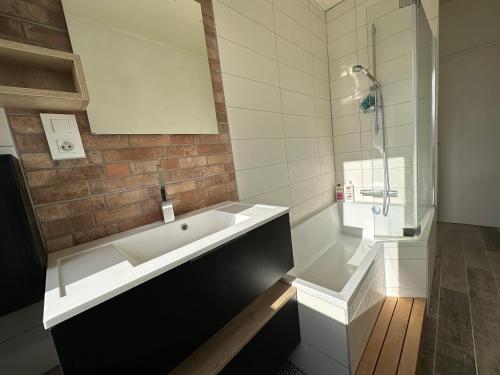 Photo de la galerie de l'établissement Superbe appartement centre-ville du Mans, au Mans