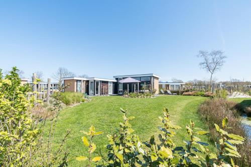 an image of a house with a yard at Duinvilla's Schouwenduin in Burgh Haamstede