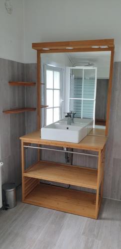 Φωτογραφία από το άλμπουμ του maison au calme avec piscine σε Vertheuil-en-Médoc