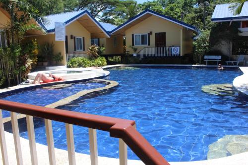 Πισίνα στο ή κοντά στο Blue Lagoon Inn & Suites