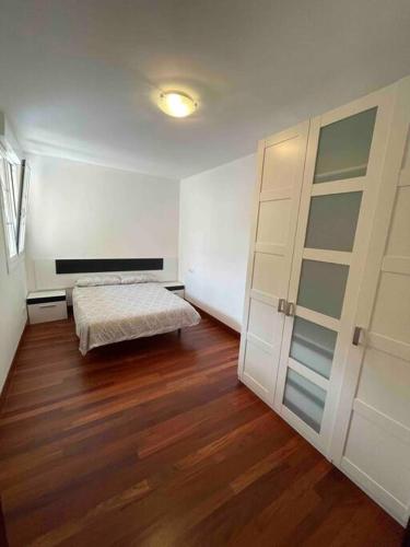 a bedroom with a bed and a sliding door at Amplio piso Duplex en Elorrio. in Elorrio
