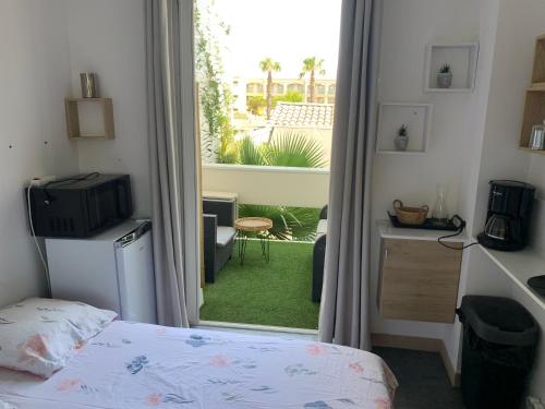Fotografia z galérie ubytovania Maison de bien être 150m2 au bord du canal avec piscine chauffée au sel à 2 pas de la plage et du centre ville v destinácii Palavas-les-Flots