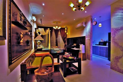 מסעדה או מקום אחר לאכול בו ב-Boutique Studio with exclusive views and amenities