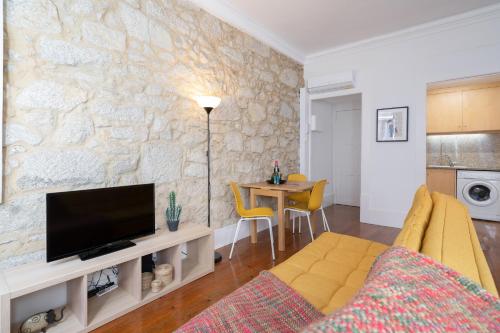 Host Wise - Modern Studios with Terrace - Walk Everywhere
