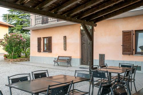 Agriturismo Cantine Bevione - Family Apartmentsにあるレストランまたは飲食店