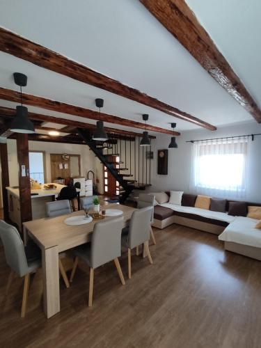 a living room with a table and a couch at Kuća za odmor Obitelj Kušan in Veliki Erjavec