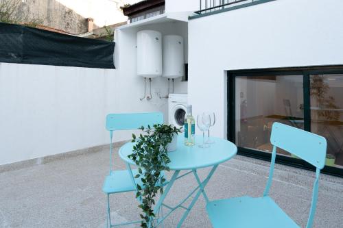 Host Wise - Modern Studios with Terrace - Walk Everywhere
