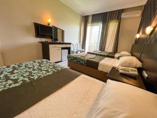A bed or beds in a room at CASTLE PARK HOTEL