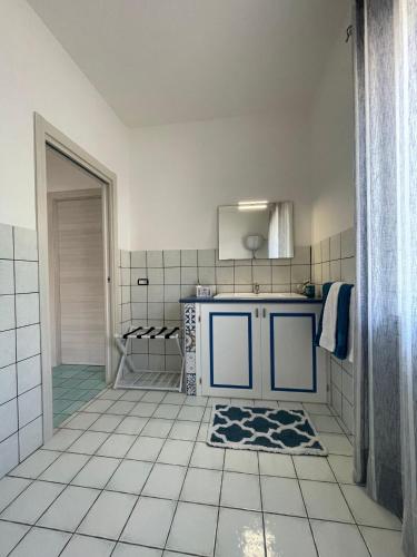 a bathroom with a sink and a tiled floor at B&B Orizzonte Blu in Maratea