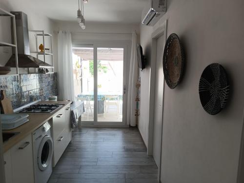 a kitchen with a hallway leading to a door at Sabbia d'oro in Santa Maria Del Focallo