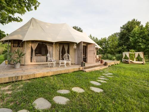 Jardín al aire libre en Glamping Canonici di San Marco