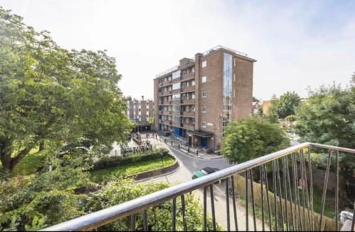 a view of a city street with a building at Karen House R2 in London