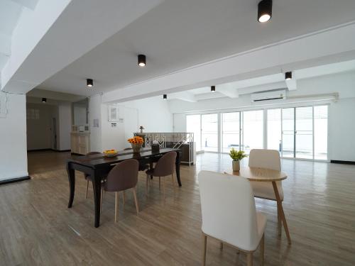 a dining room with a black table and chairs at RoomQuest IT Square Don Mueang Airport in Bangkok