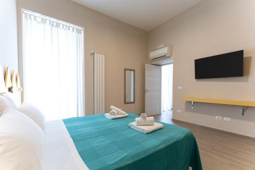 a bedroom with a bed with two towels on it at Oceano Rooms in Termoli