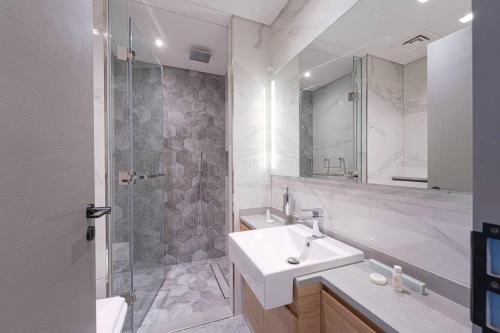 Koupelna v ubytování Exquisite 1-BR at MAG 318 in Business Bay
