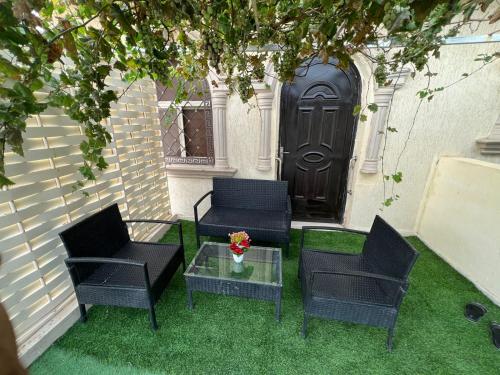 Zahrada ubytování شقة كبيرة 4 غرف نوم وصالة وشرفة-بلكونة- Large apartment with 4 bedrooms, a living room and a balcony