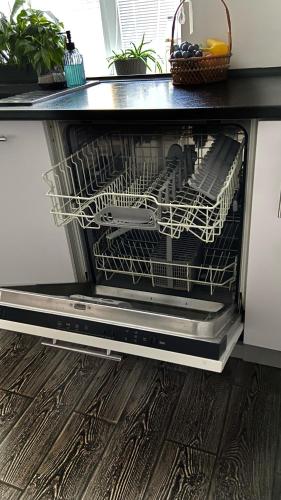a dishwasher with dishes in it in a kitchen at Квартира у Старому місті in Kamianets-Podilskyi