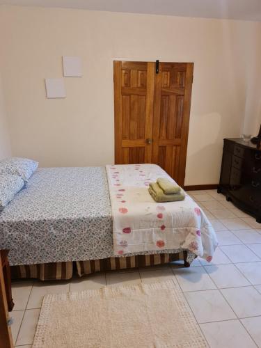 een slaapkamer met een bed en een houten kast bij Upton Heights in Ocho Rios