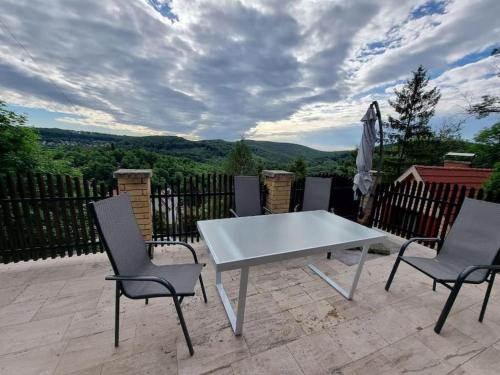 Panoramahaus auf dem Gipfel des Bükk